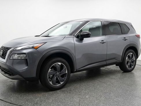Used 2025 Nissan Rogue SV FWD image 3