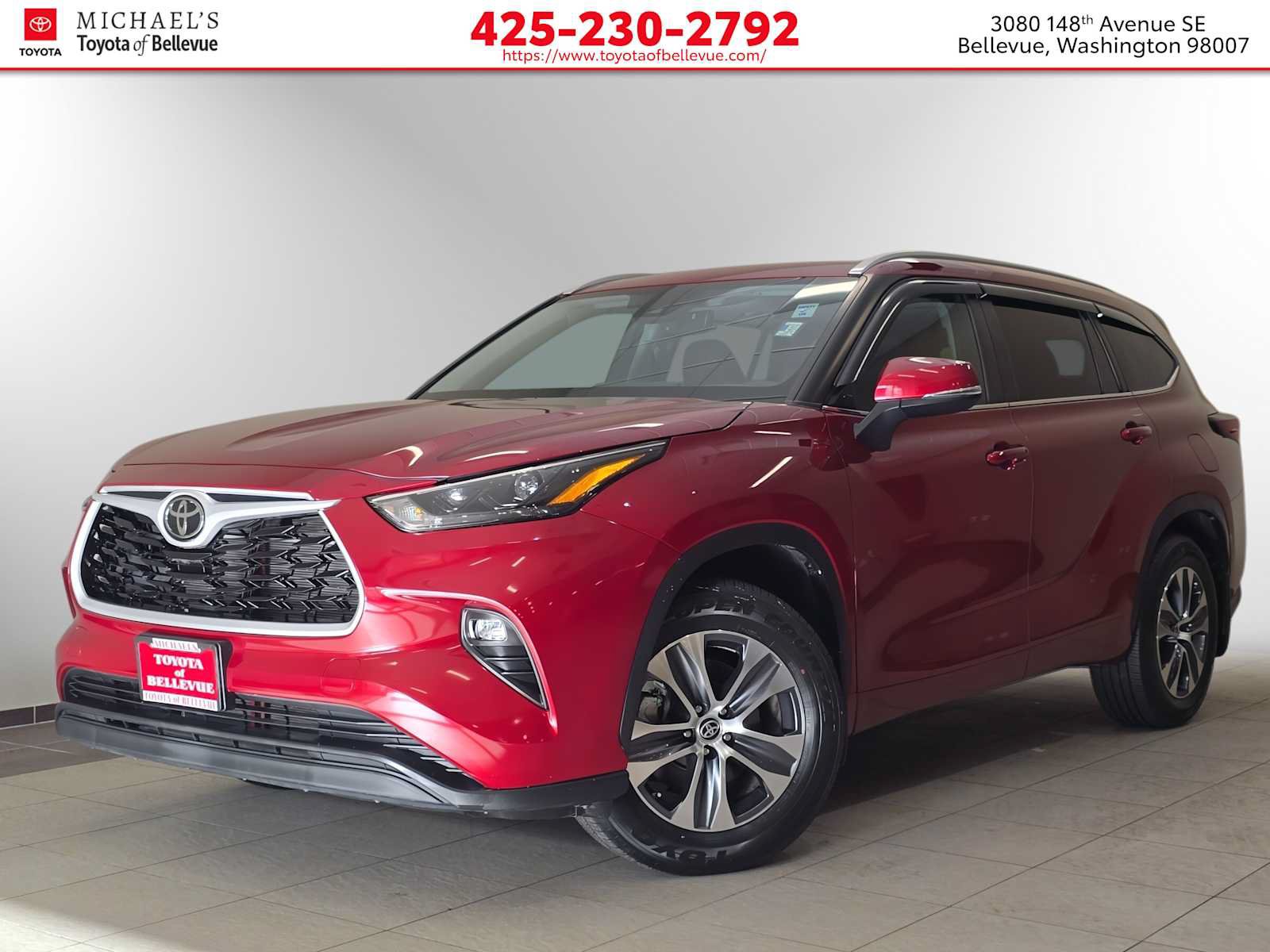 Used 2024 Toyota Highlander XLE AWD/4WD image 1