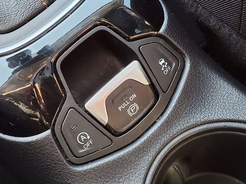 Used 2021 Jeep Compass Limited w/ Sun and Sound Group AWD/4WD image 22