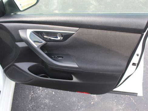 Used 2014 Nissan Altima 2.5 S FWD image 10