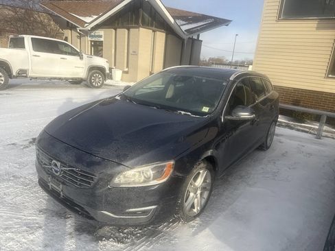 Used 2015 Volvo V60 T5 Platinum image 3