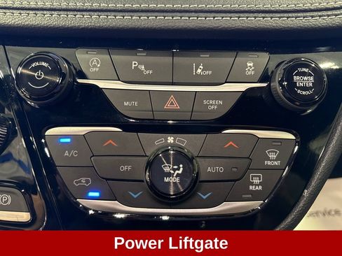 Used 2025 Chrysler Pacifica Select FWD image 17