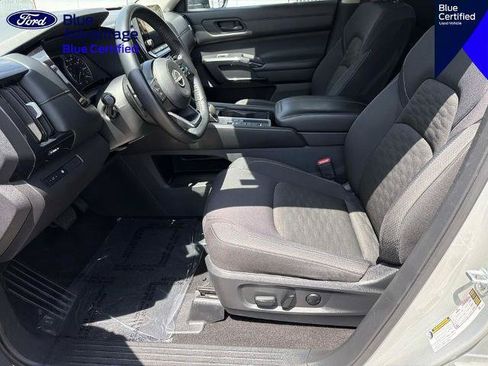 Used 2024 Nissan Pathfinder SV FWD image 18