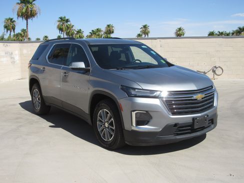 Used 2023 Chevrolet Traverse LT AWD/4WD image 2
