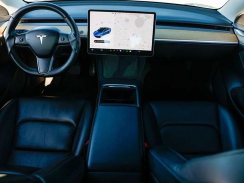 Used 2022 Tesla Model 3 Standard Range image 2
