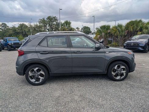 Used 2025 Hyundai Venue SEL FWD image 2