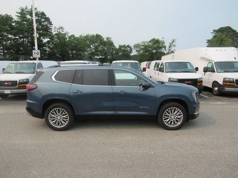 Used 2025 GMC Acadia Denali w/ LPO, All-Weather Package AWD/4WD image 3