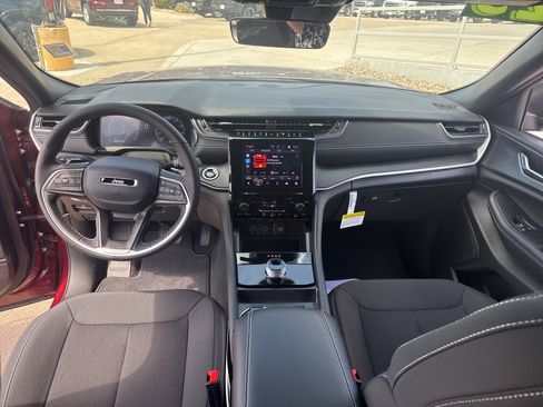 New 2025 Jeep Grand Cherokee Laredo X w/ Luxury Tech Group I image 23