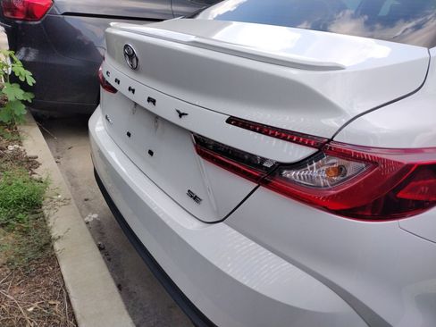 Used 2025 Toyota Camry SE FWD image 5