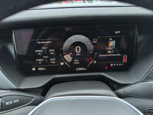 Used 2025 GMC Acadia Elevation image 18