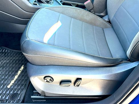 Used 2022 Volkswagen Taos SE image 15