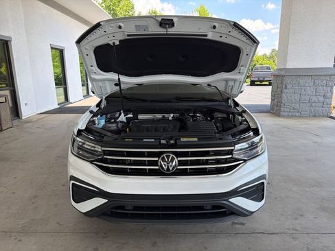 Used 2023 Volkswagen Tiguan SE AWD/4WD image 13