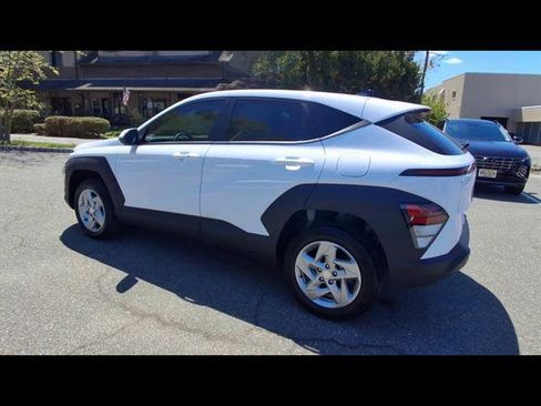 Certified 2025 Hyundai Kona SE AWD/4WD image 6