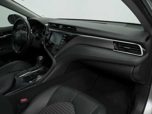 Used 2019 Toyota Camry SE image 11