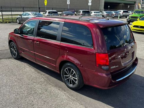 Used 2017 Dodge Grand Caravan GT image 3