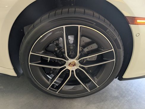 Used 2025 Porsche 911 Carrera 4 GTS image 17