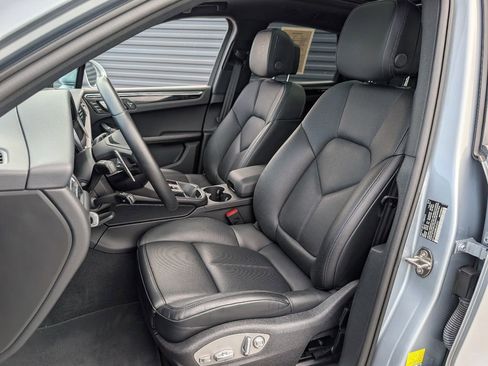 Certified 2024 Porsche Macan AWD/4WD image 5