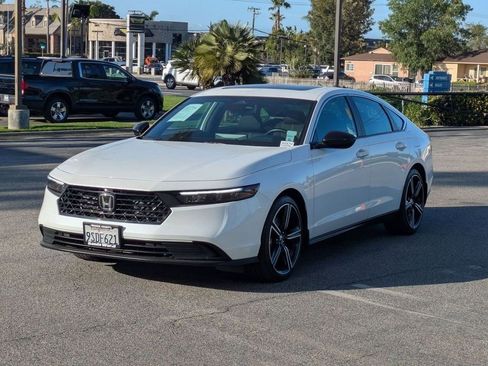 Used 2025 Honda Accord Sport image 4