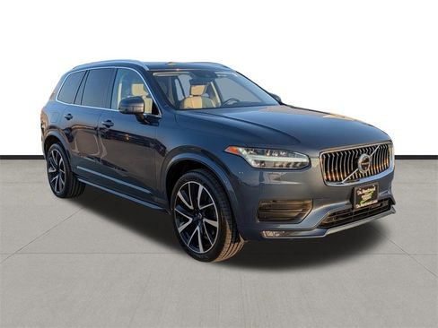 Used 2022 Volvo XC90 T6 Momentum w/ Advanced Package image 3