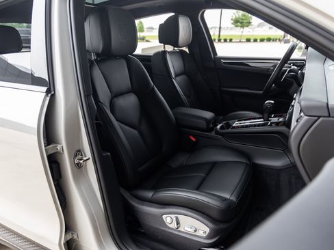 Certified 2026 Porsche Macan AWD/4WD image 45