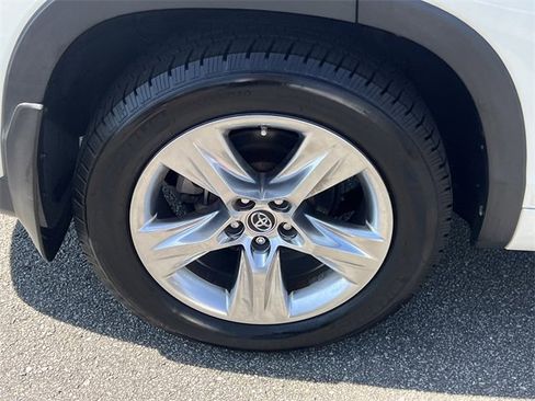 Used 2016 Toyota Highlander Limited image 18