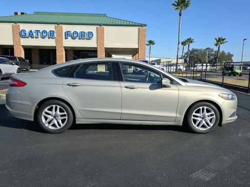 Used 2015 Ford Fusion SE image 4