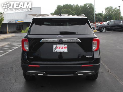 Used 2024 Ford Explorer XLT w/ Equipment Group 202A AWD/4WD image 5