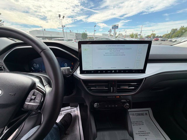 Certified 2025 Ford Escape Platinum AWD/4WD image 28