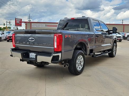 Used 2024 Ford F250 XLT w/ FX4 Off-Road Package image 3