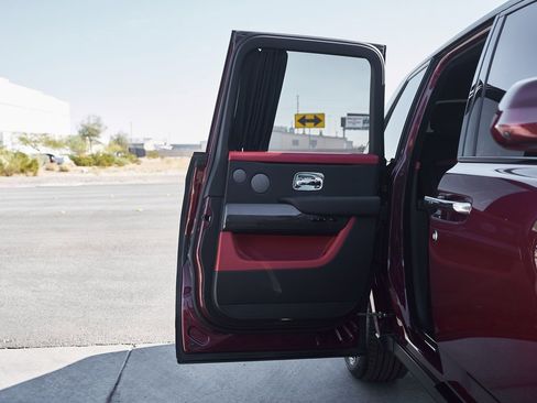 Used 2022 Rolls-Royce Cullinan Black Badge image 24