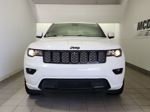 Used 2018 Jeep Grand Cherokee Altitude RWD image 2