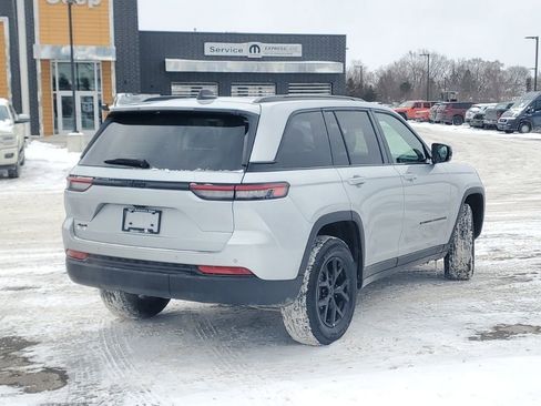 New 2025 Jeep Grand Cherokee Altitude AWD/4WD image 2