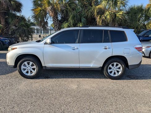Used 2013 Toyota Highlander Plus FWD image 7