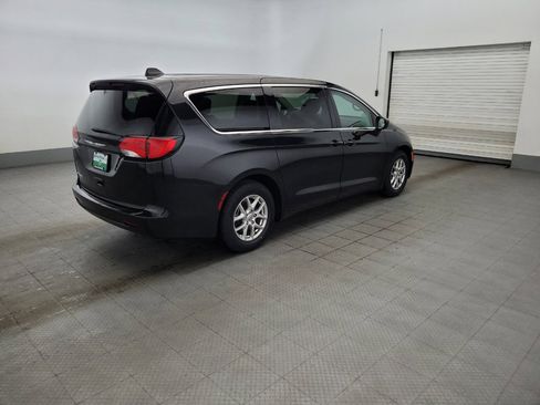 Used 2023 Chrysler Voyager LX FWD image 10