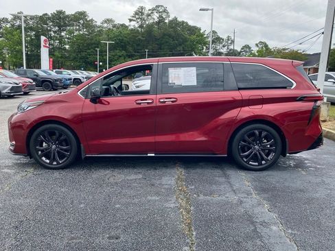 Used 2022 Toyota Sienna XSE FWD image 4