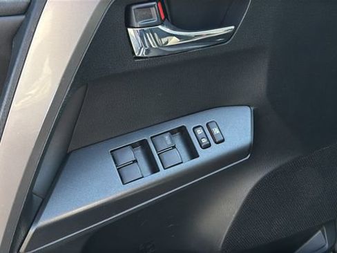 Used 2016 Toyota RAV4 XLE AWD/4WD image 18