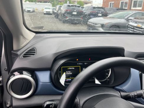 Used 2025 Nissan Versa SV FWD image 32