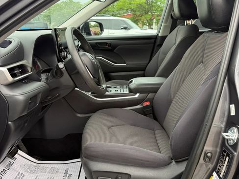 Used 2021 Toyota Highlander L AWD/4WD image 15