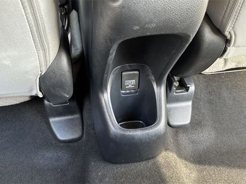 Used 2020 Honda HR-V LX image 38