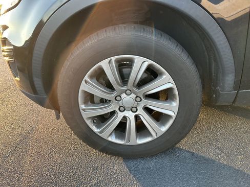 Used 2018 Land Rover Discovery Sport SE image 6