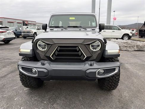 Used 2018 Jeep Wrangler Unlimited Sahara image 10