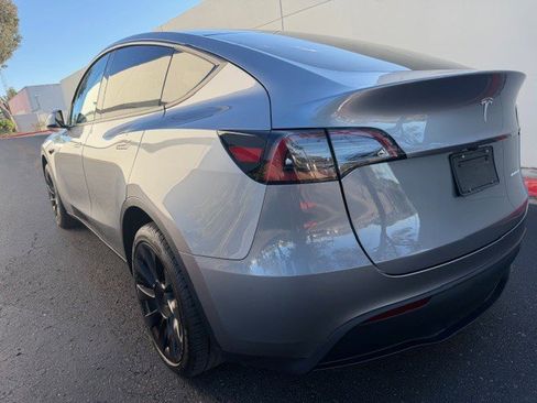 Used 2024 Tesla Model Y Long Range image 10