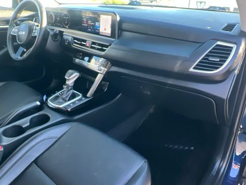 Used 2024 Kia Seltos EX AWD/4WD image 35