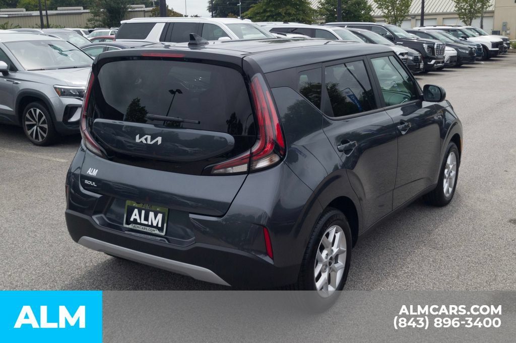 Used 2025 Kia Soul LX w/ LX Technology Package FWD image 5