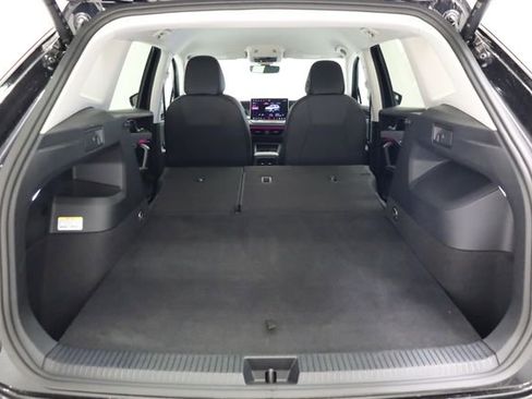 Used 2025 Volkswagen Tiguan SE FWD image 33