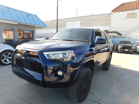 Used 2022 Toyota 4Runner SR5 image 3