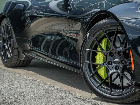 New 2025 Aston Martin Vanquish Coupe image 4