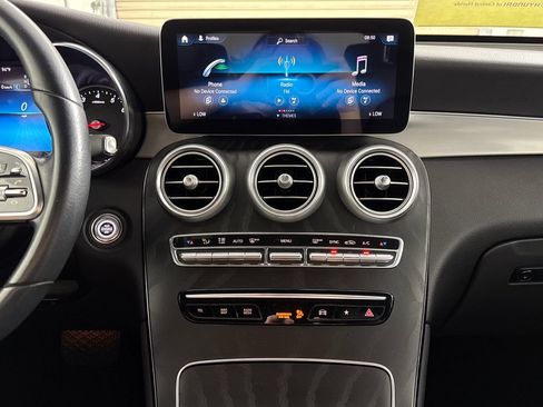 Used 2021 Mercedes-Benz GLC 300 image 16