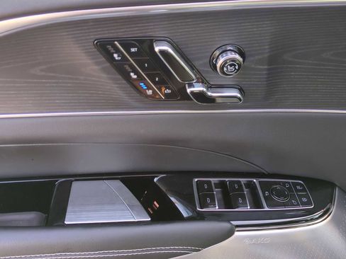 Used 2025 Cadillac Lyriq Sport image 11