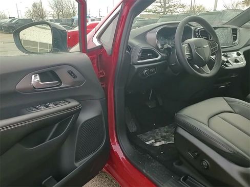 New 2026 Chrysler Pacifica Select image 19